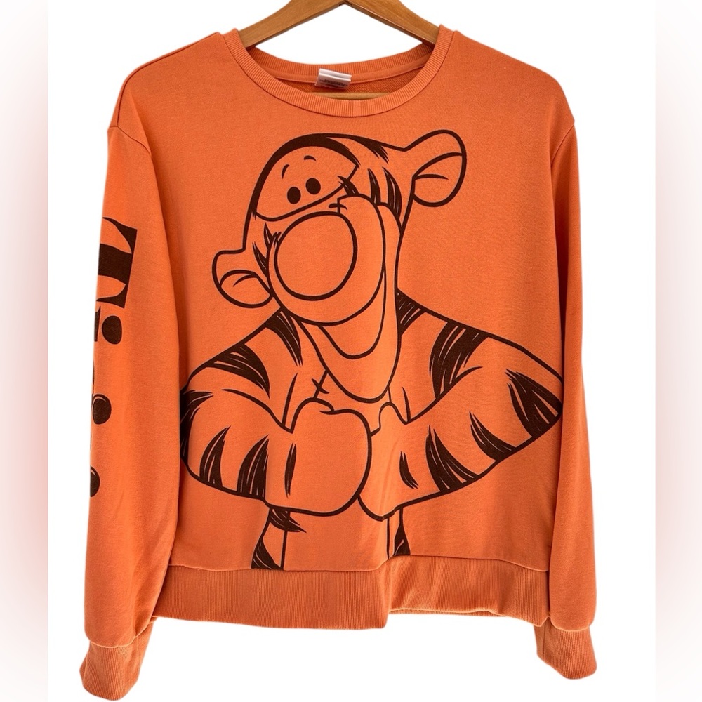 Winnie the Pooh Tigger orange long-sleeve crewneck shirt L, Graphic Logo Cartoon